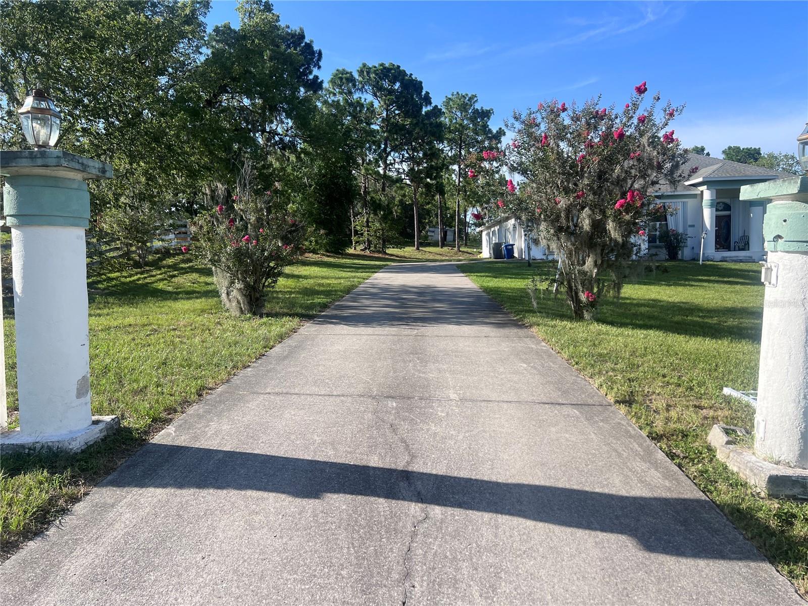 Listing photo id 2 for 2515 Hampshire Street