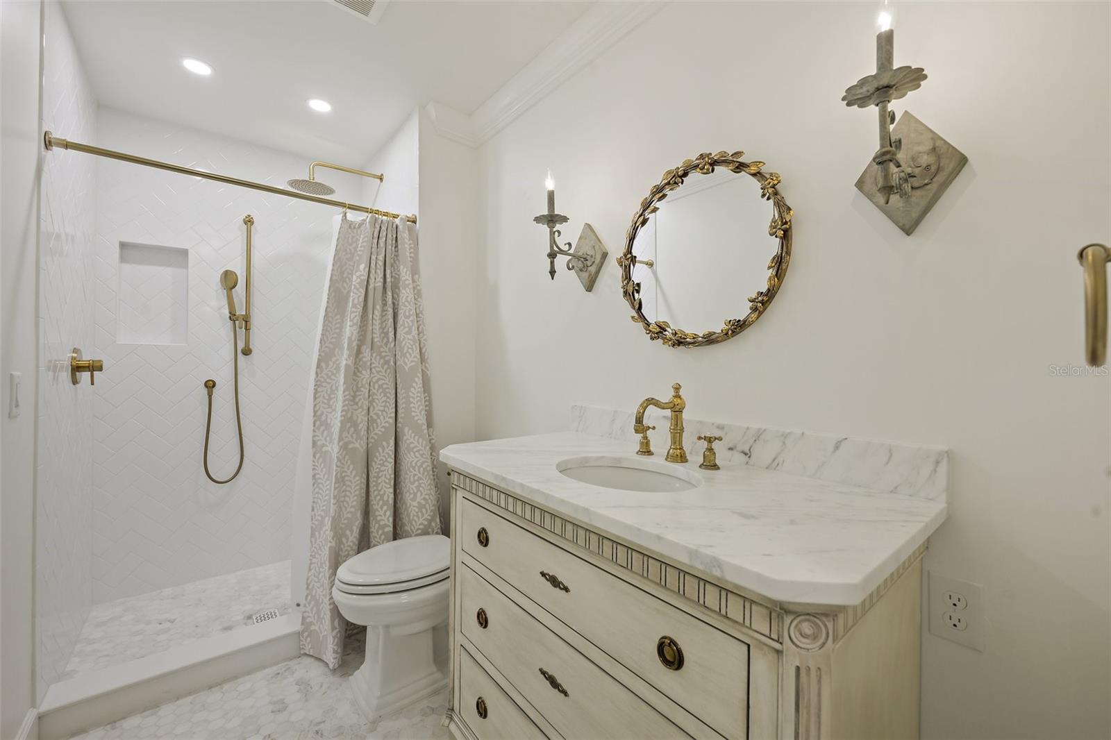 Image 19 of 28 For 640 Park Avenue 3