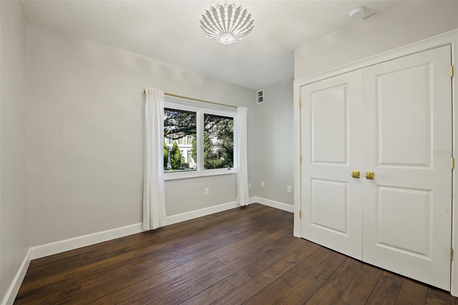 Image 21 of 28 For 640 Park Avenue 3