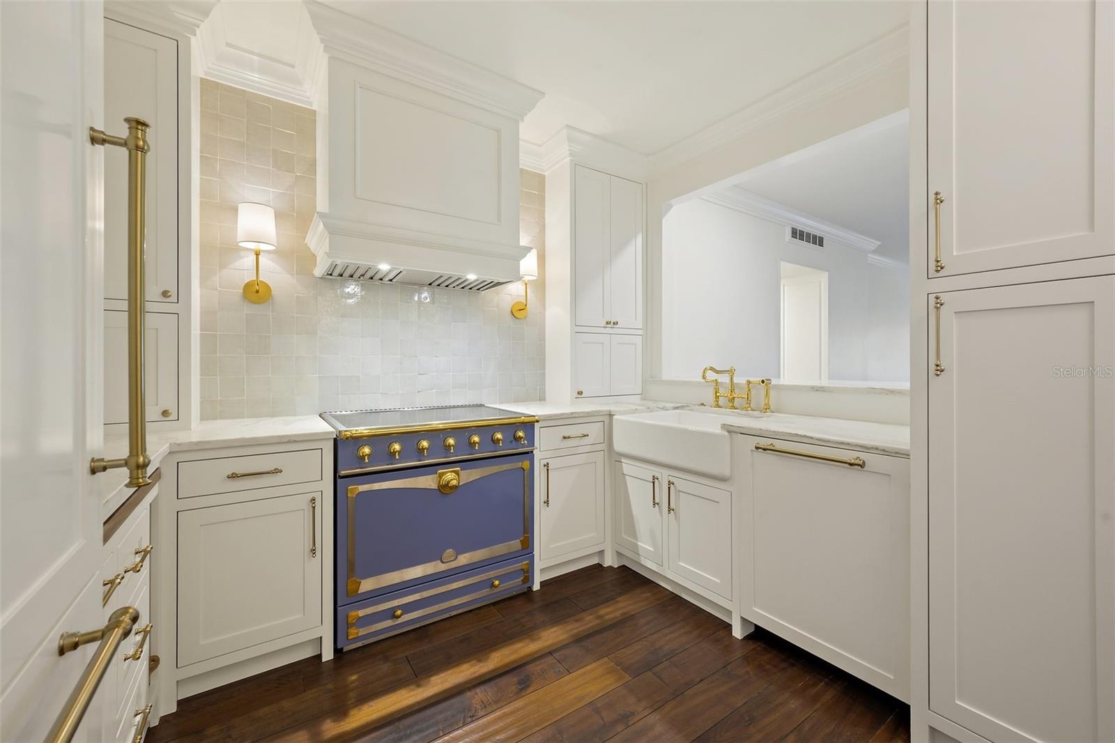 Image 5 of 28 For 640 Park Avenue 3