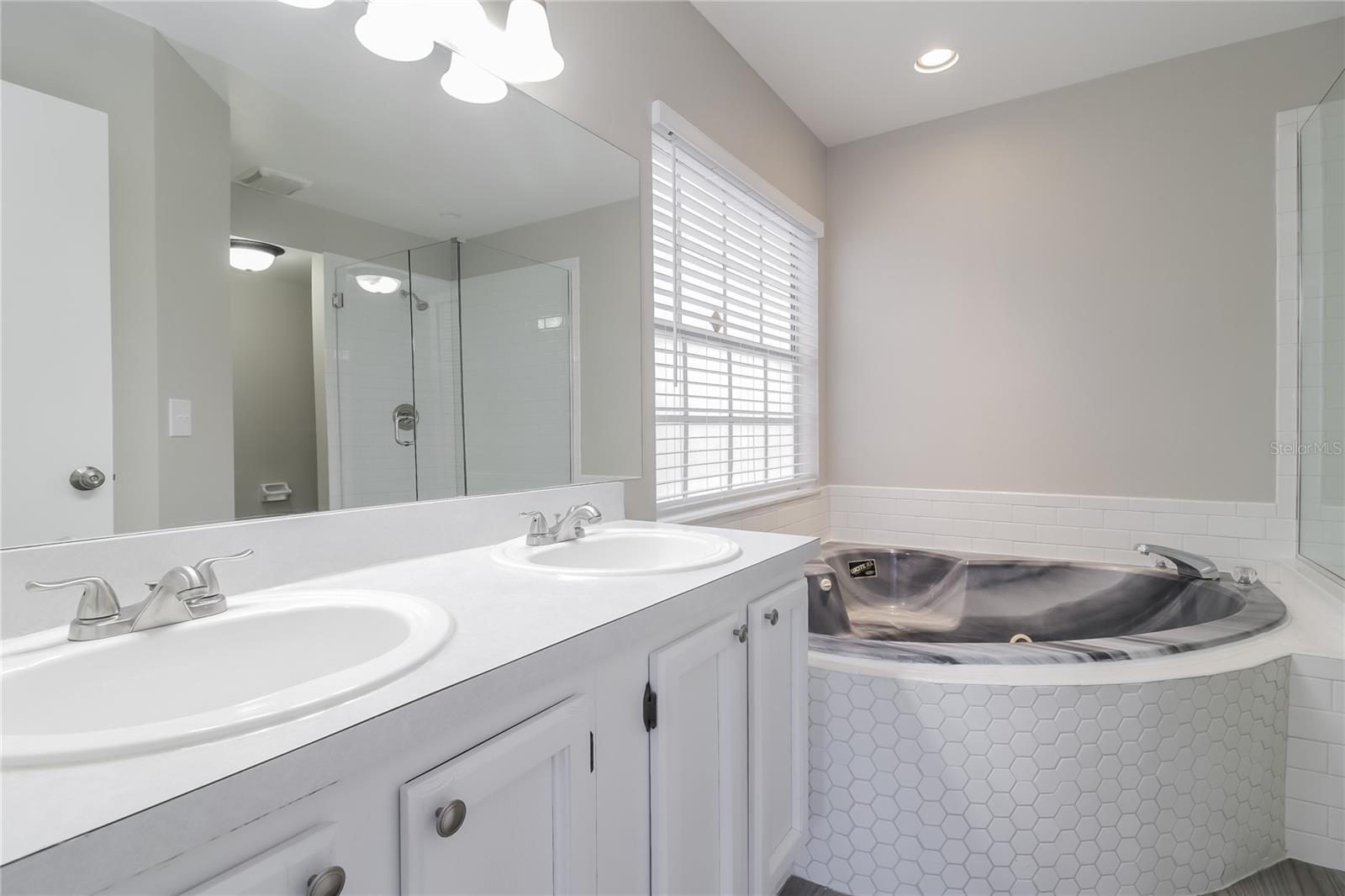 Image 12 of 17 For 4000 Downey Court