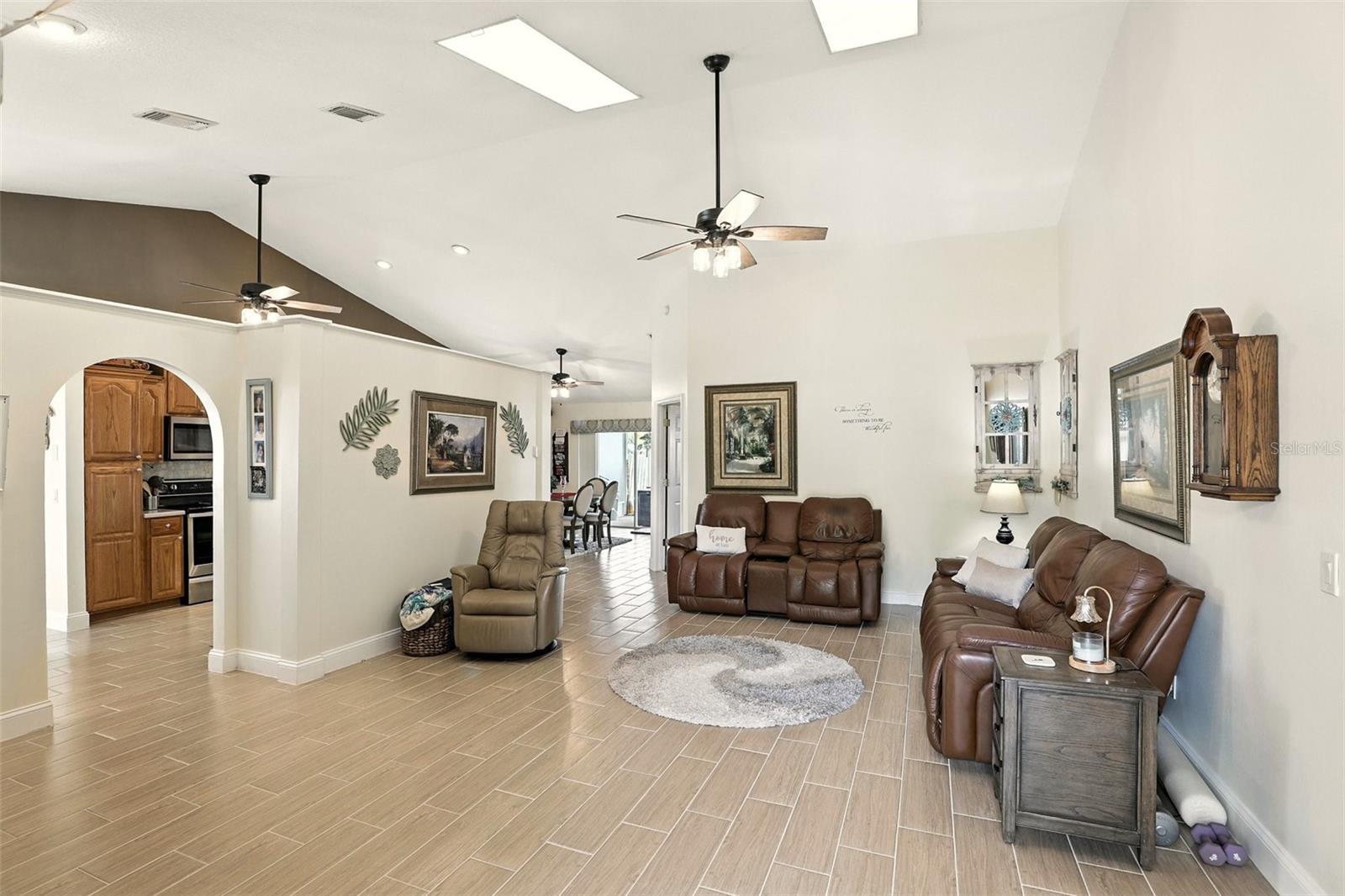 Image 16 of 37 For 1025 Whittier Circle