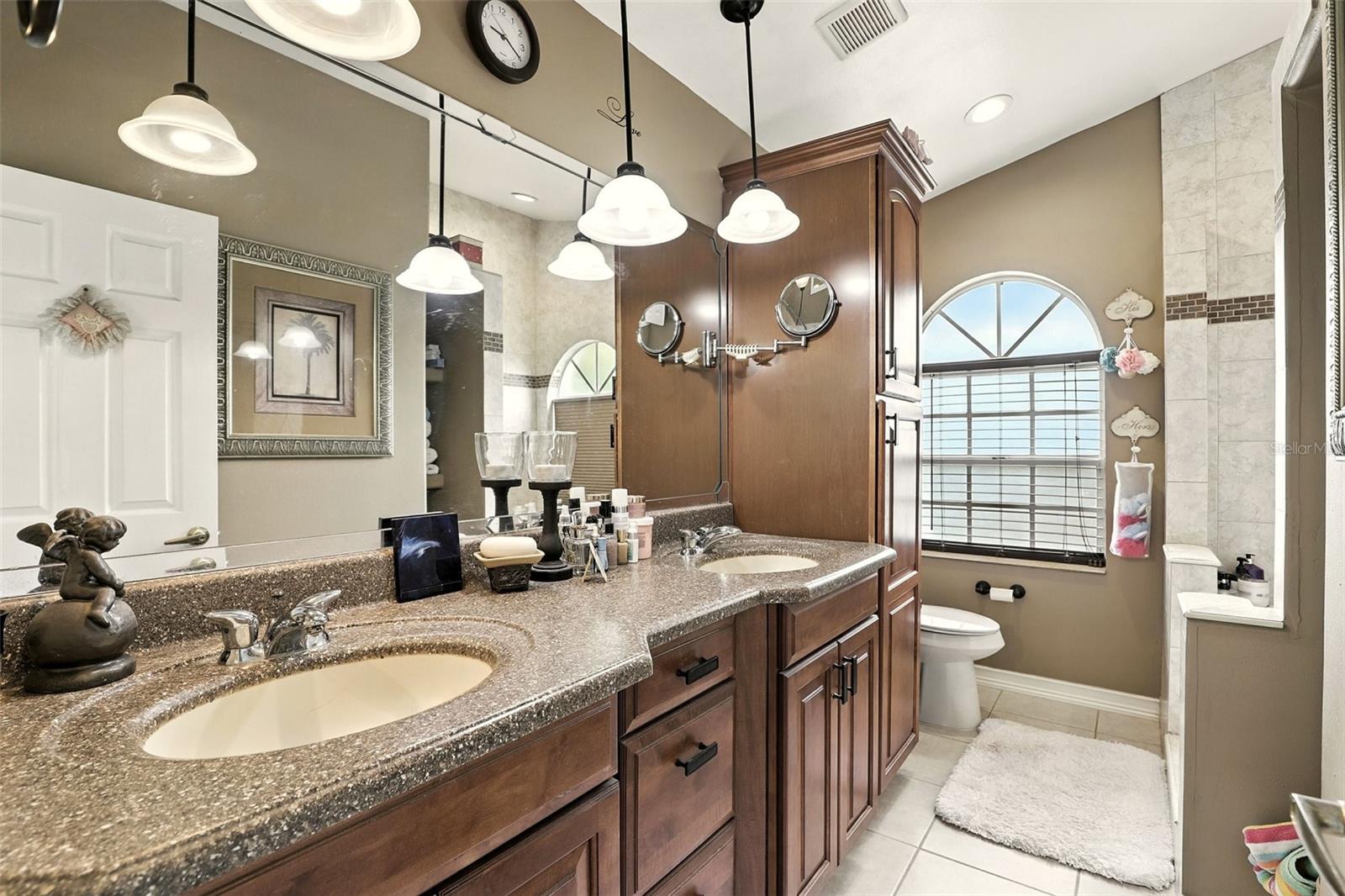Image 19 of 37 For 1025 Whittier Circle