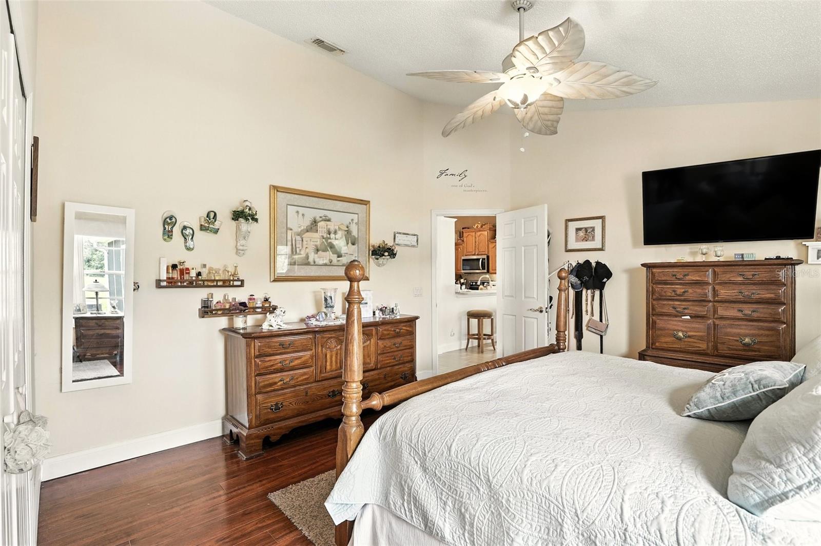 Image 22 of 37 For 1025 Whittier Circle