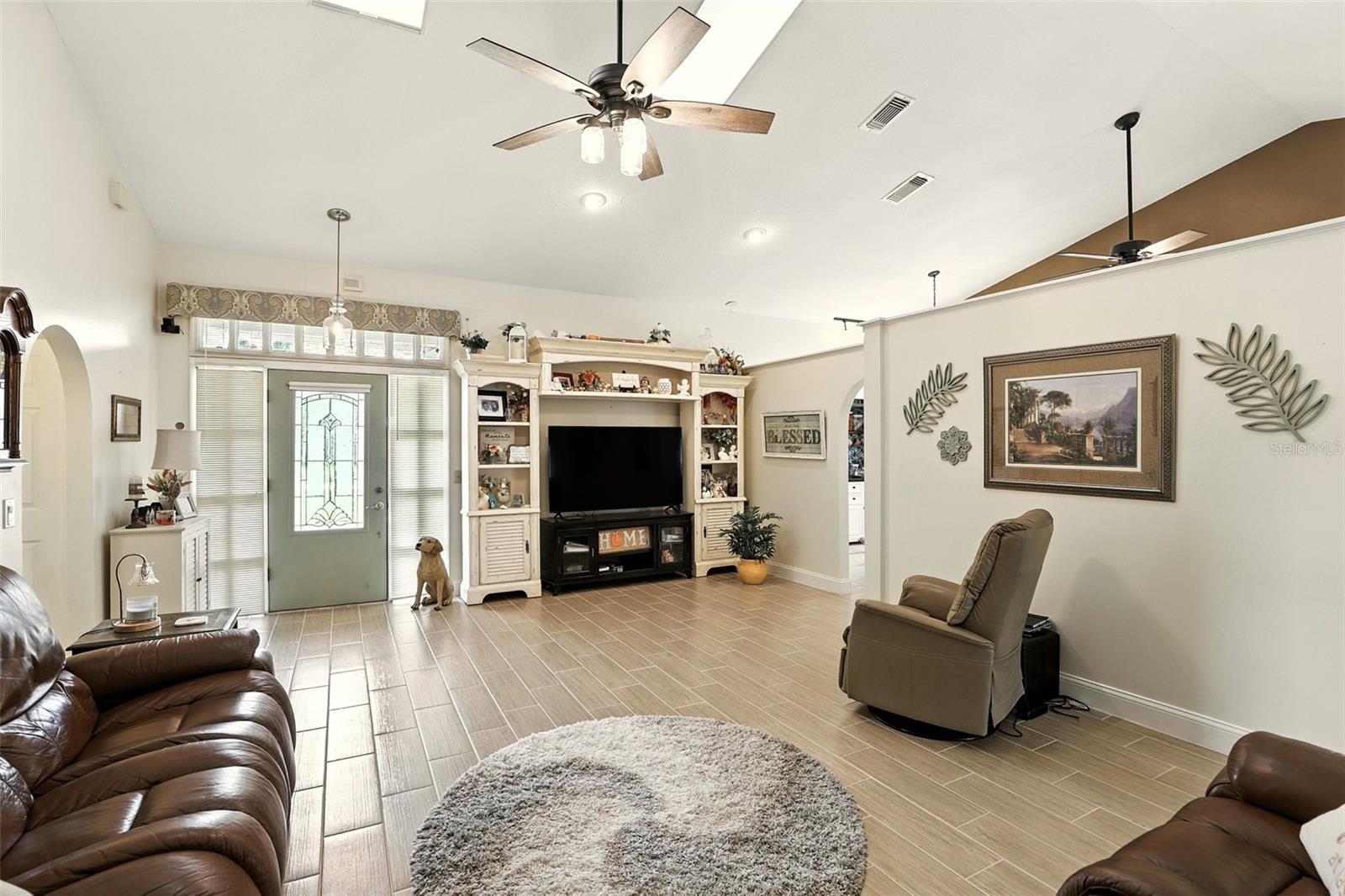 Image 5 of 37 For 1025 Whittier Circle