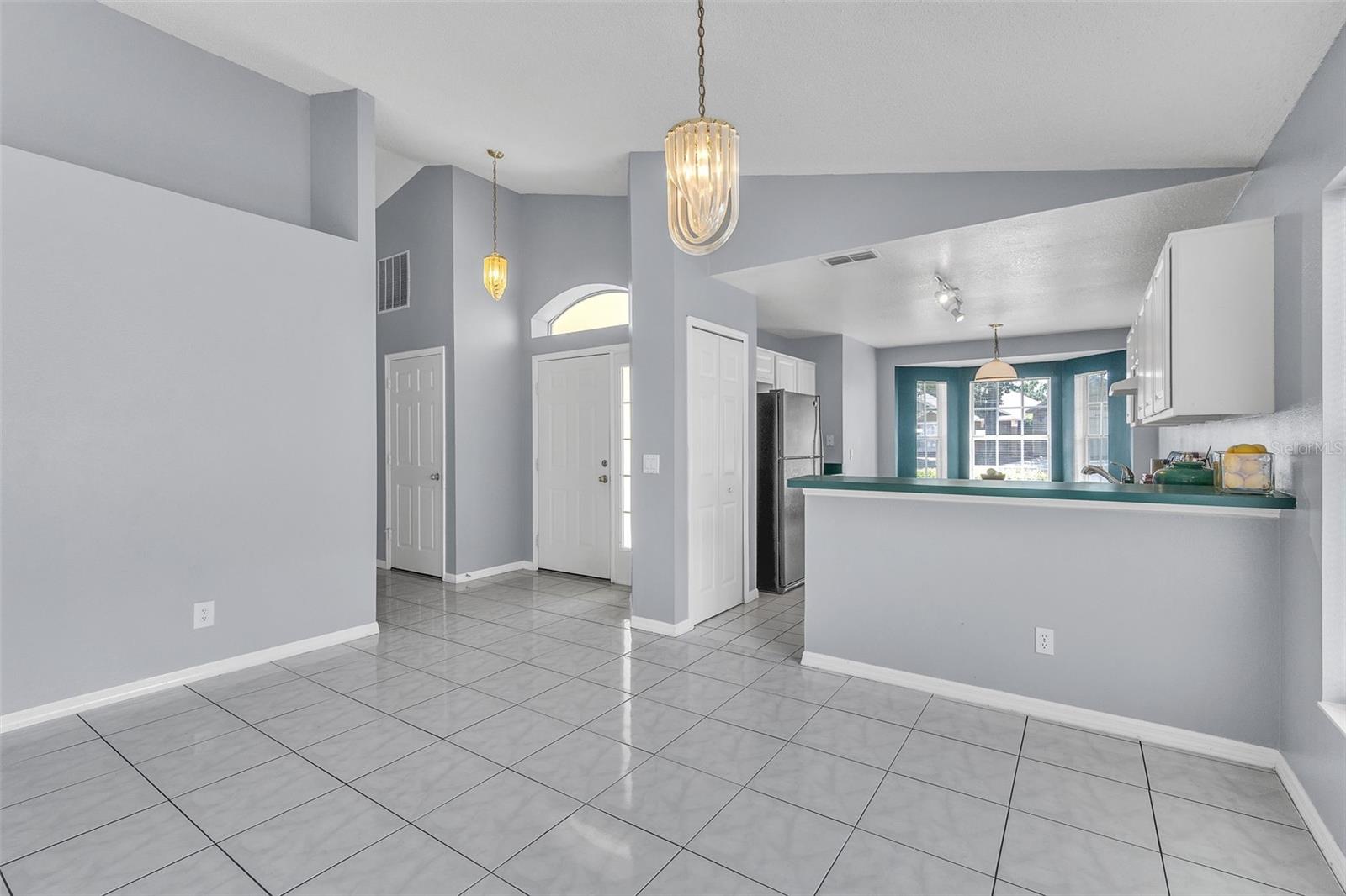 Image 12 of 52 For 4454 King Edward Drive