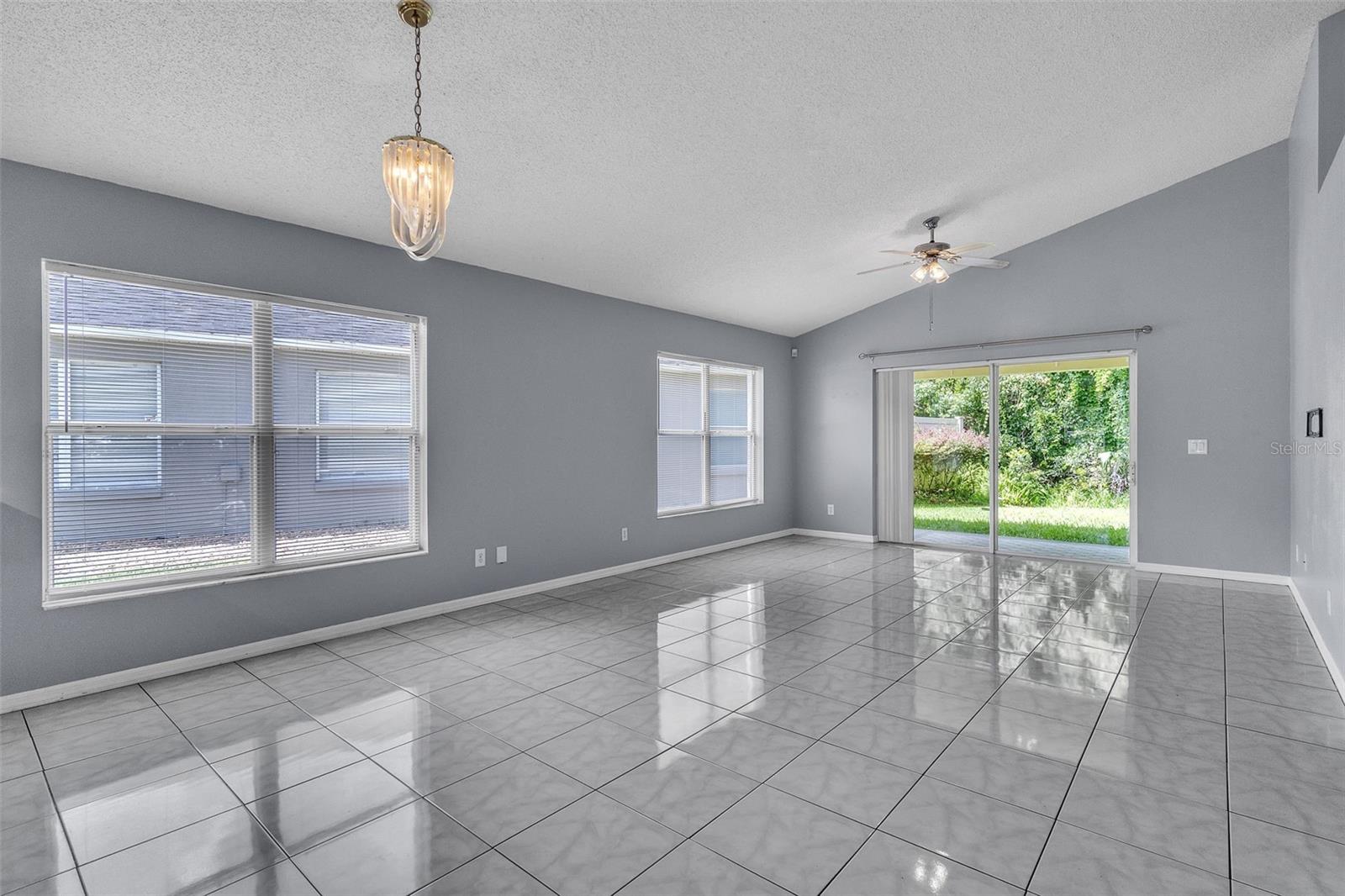 Image 5 of 52 For 4454 King Edward Drive