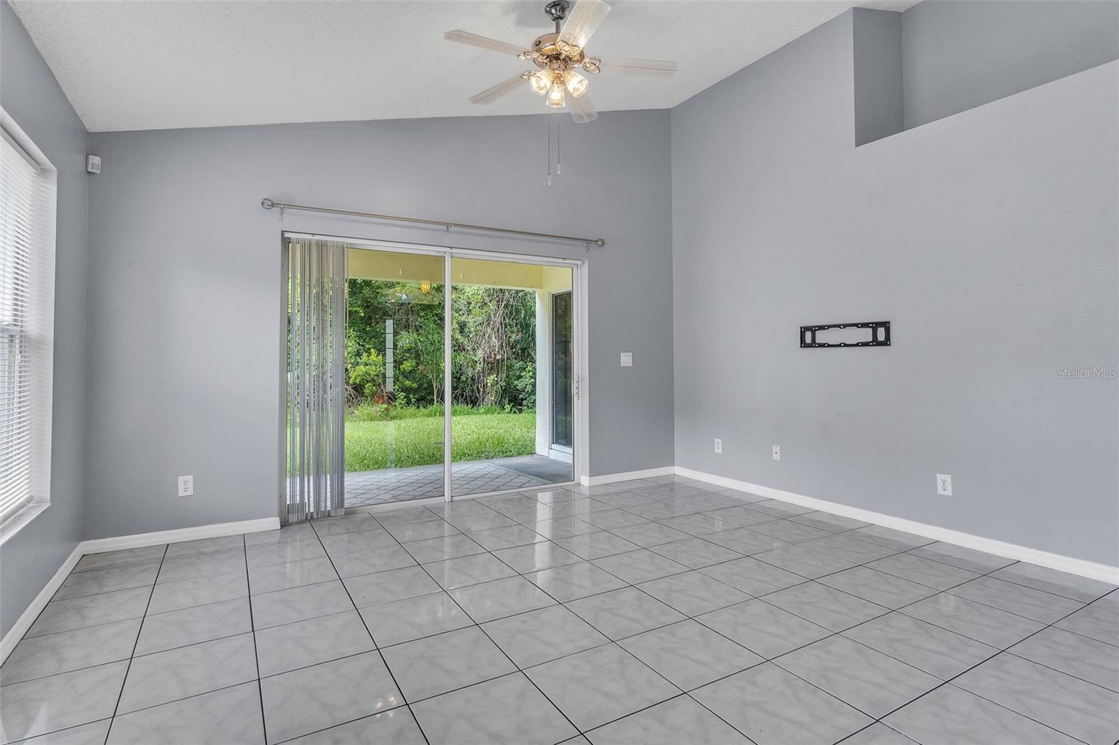 Image 8 of 52 For 4454 King Edward Drive