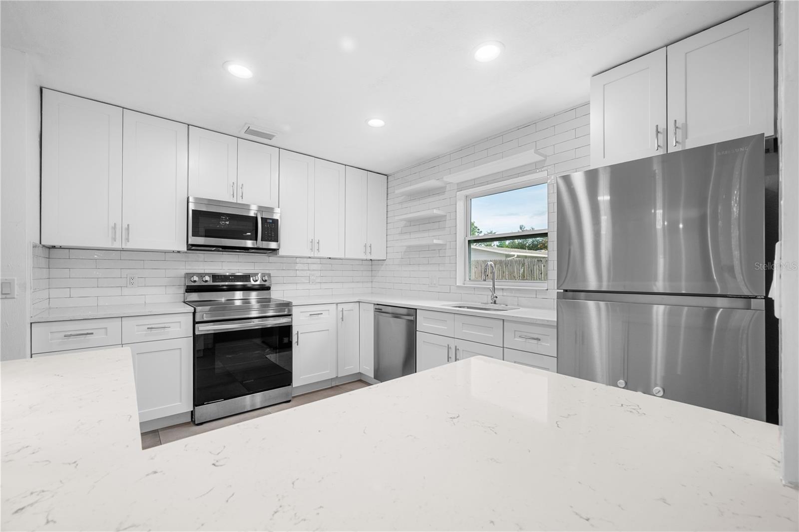 Image 10 of 36 For 601 Oranole Road
