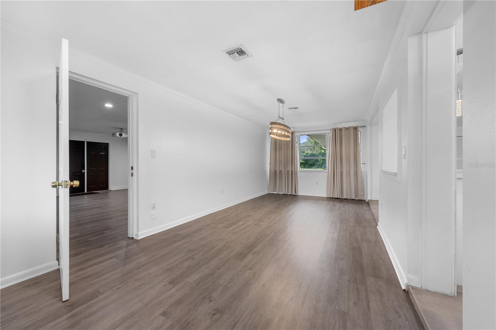 Image 13 of 36 For 601 Oranole Road