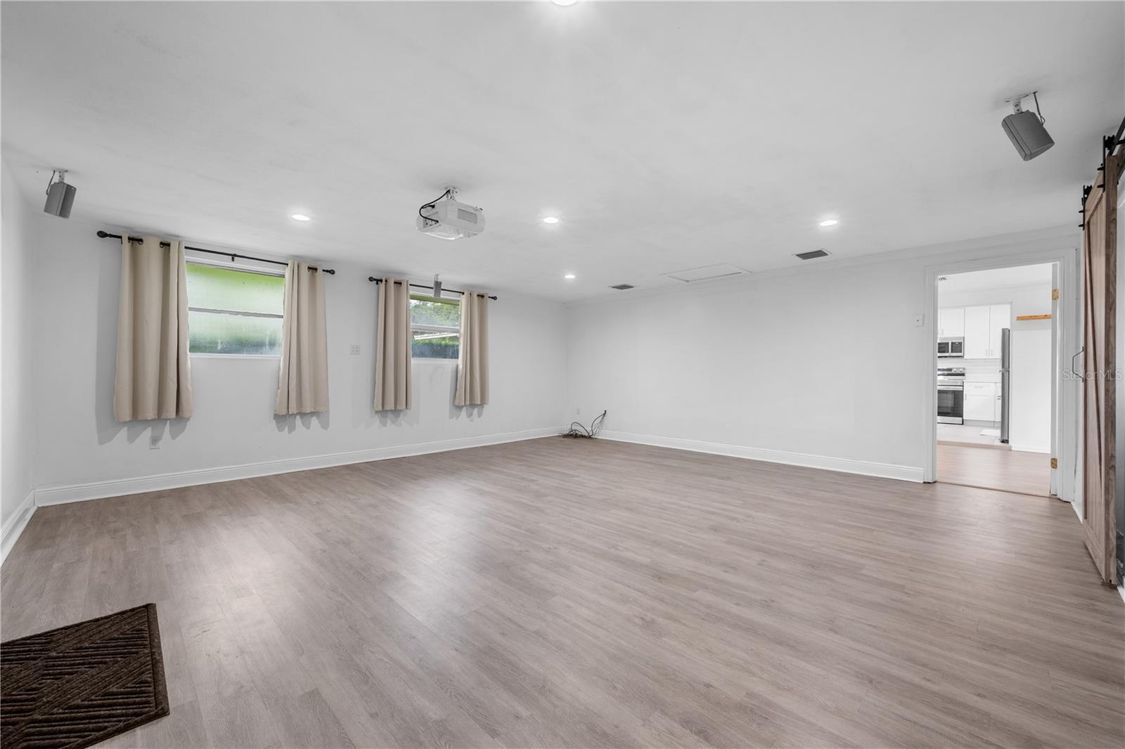 Image 15 of 36 For 601 Oranole Road