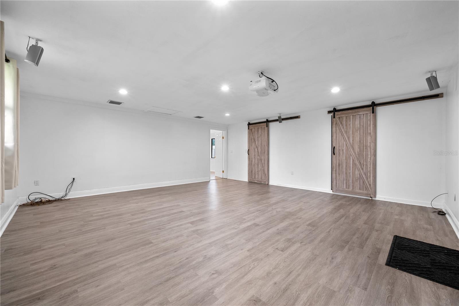Image 16 of 36 For 601 Oranole Road