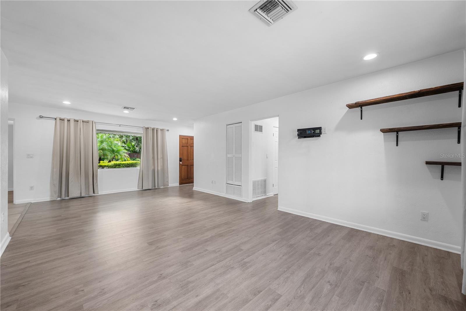 Image 18 of 36 For 601 Oranole Road