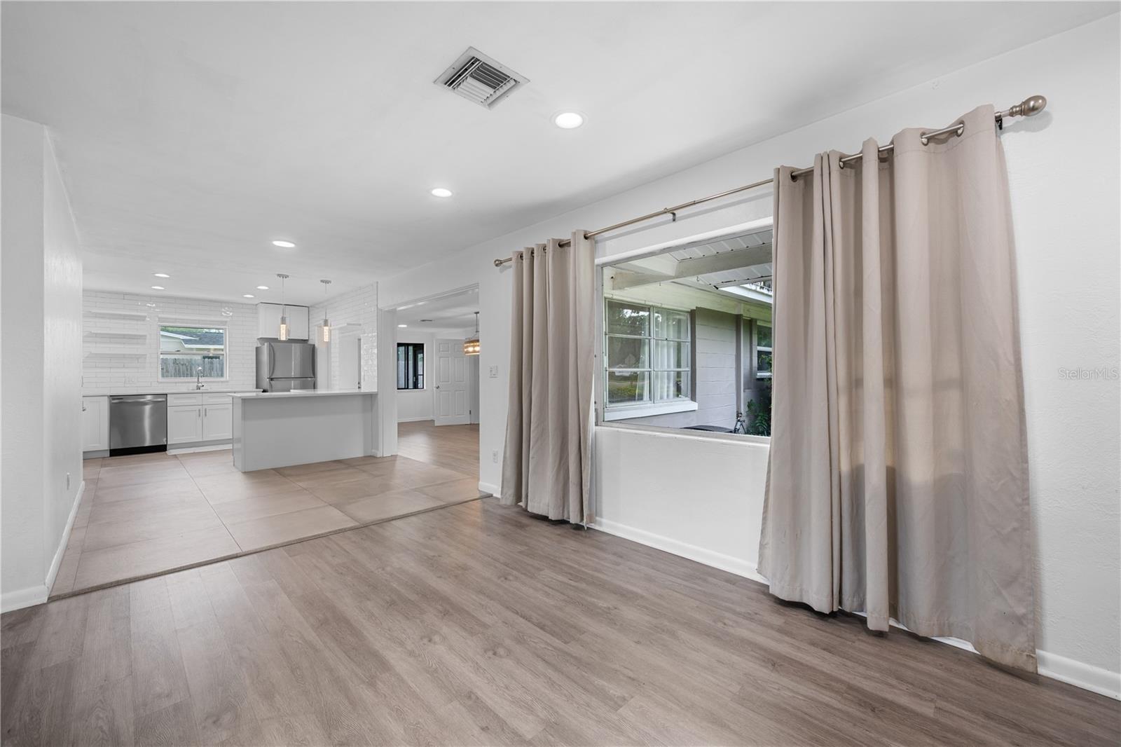 Image 20 of 36 For 601 Oranole Road