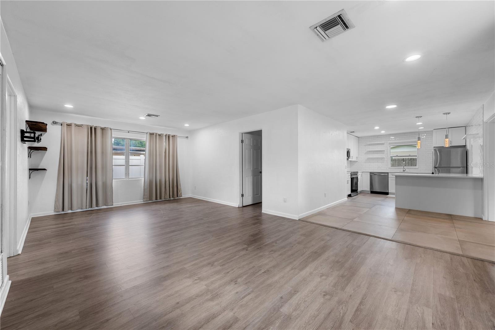 Image 21 of 36 For 601 Oranole Road