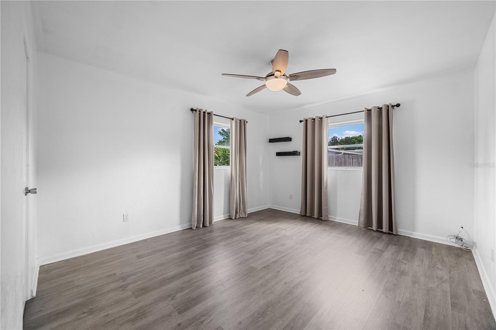Image 22 of 36 For 601 Oranole Road