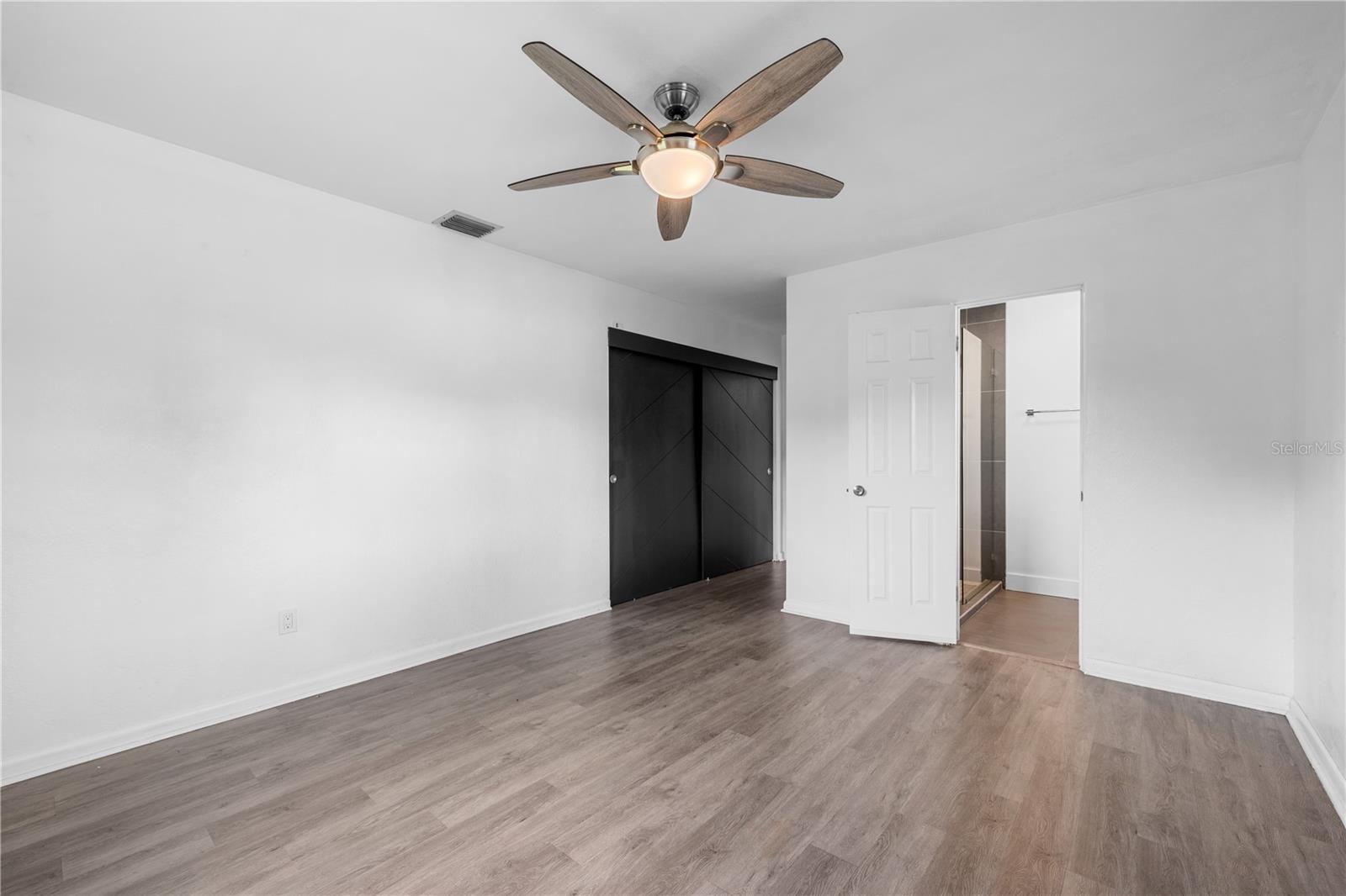 Image 24 of 36 For 601 Oranole Road