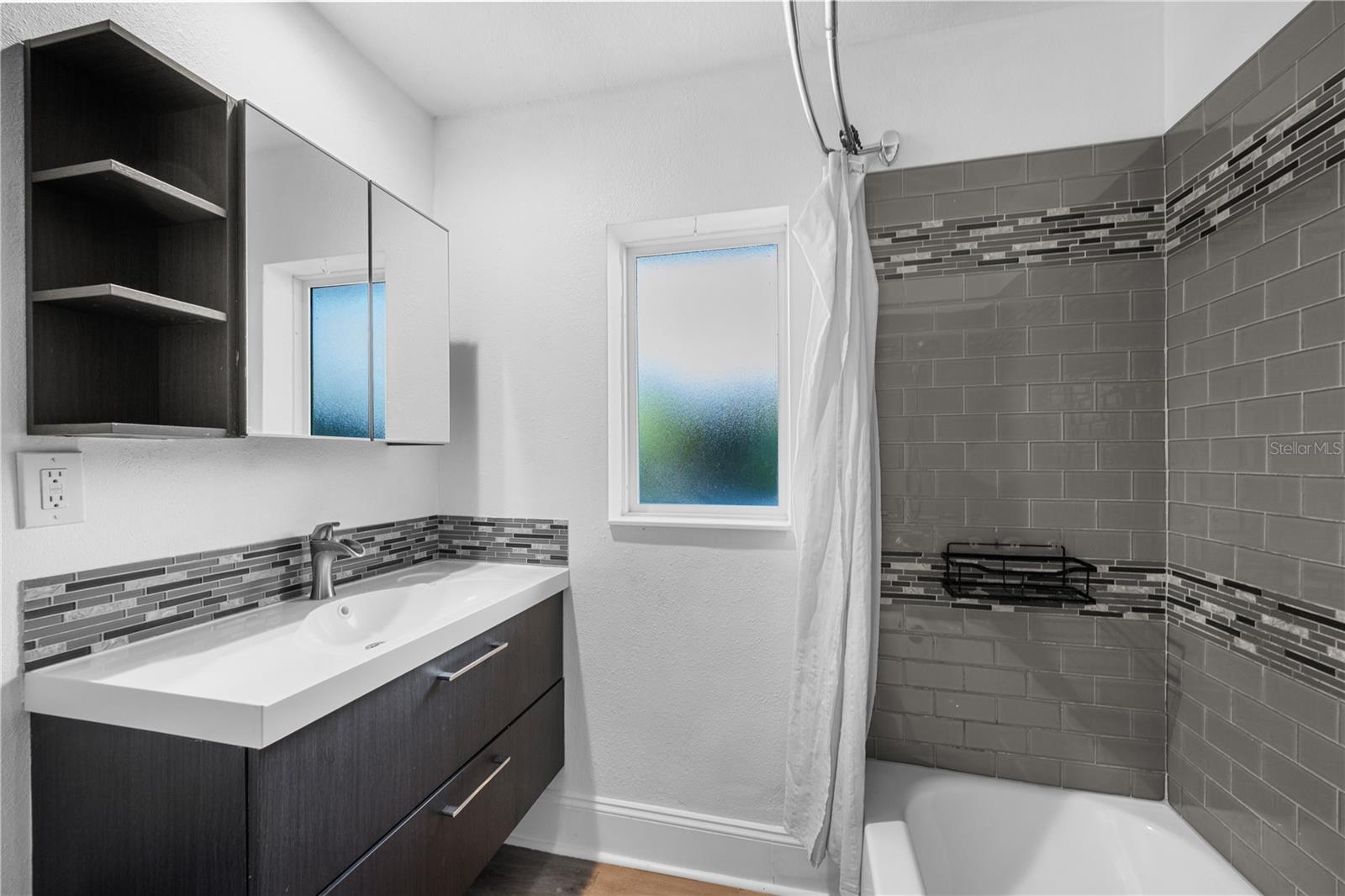 Image 27 of 36 For 601 Oranole Road