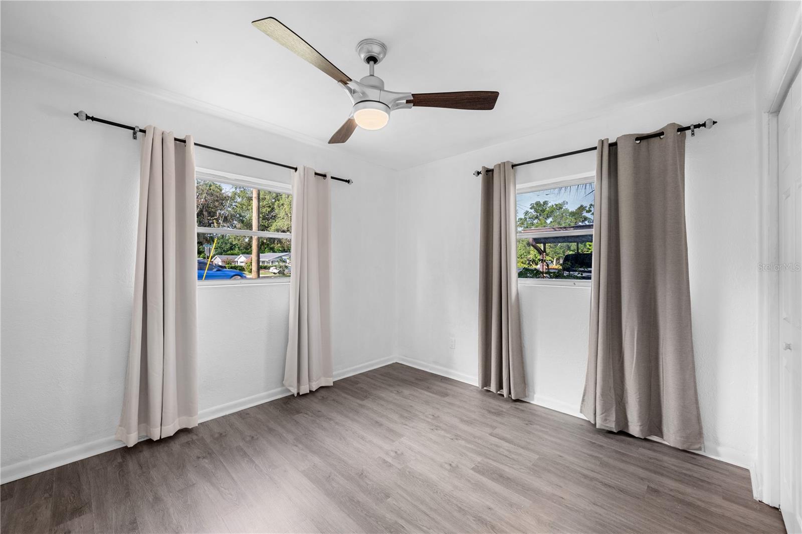 Image 29 of 36 For 601 Oranole Road
