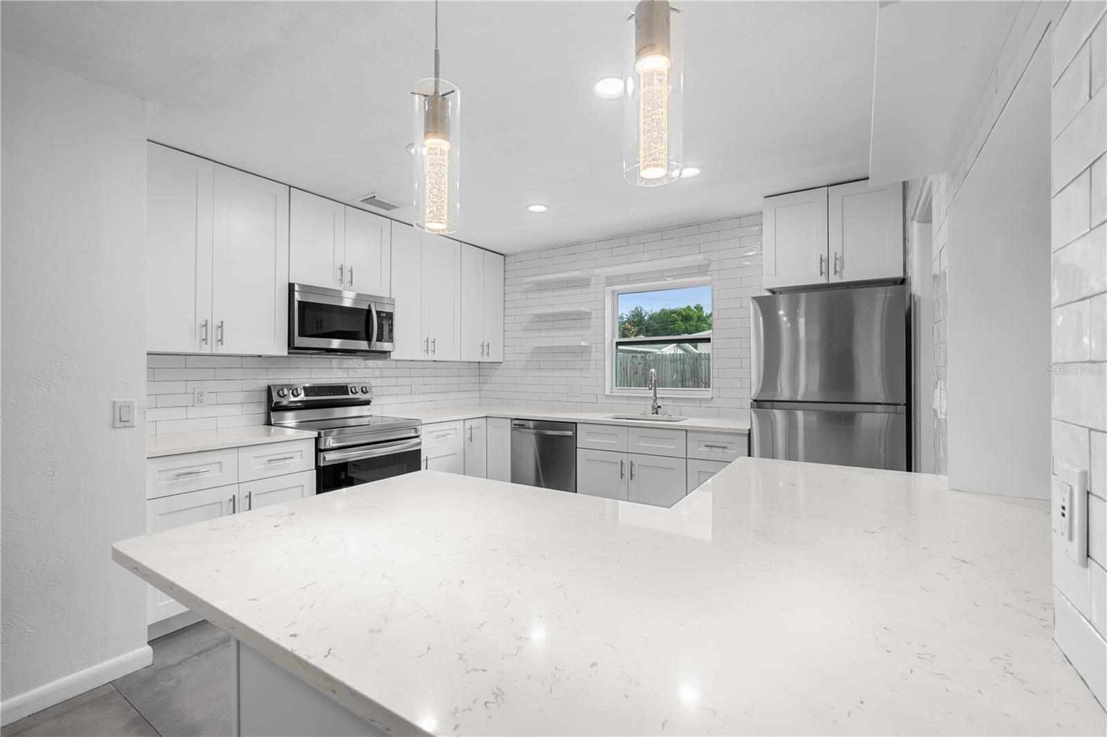 Image 8 of 36 For 601 Oranole Road