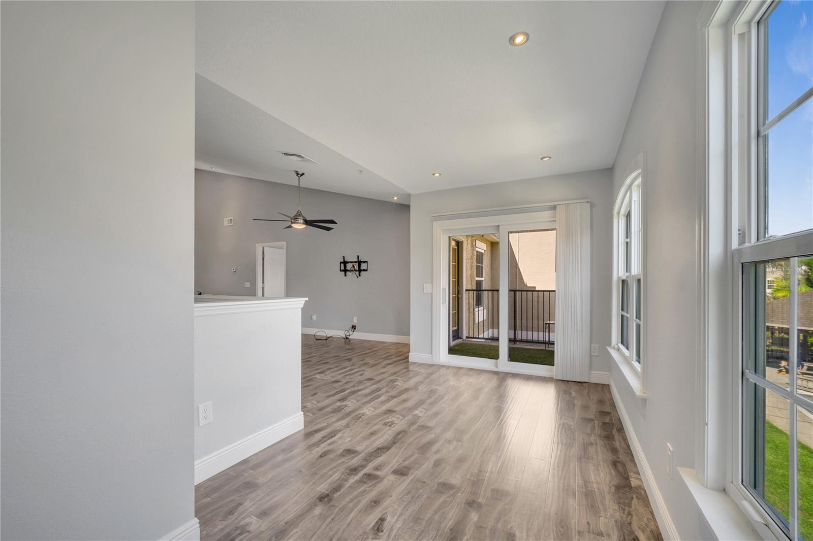 Image 11 of 28 For 6524 Swissco Drive 1028