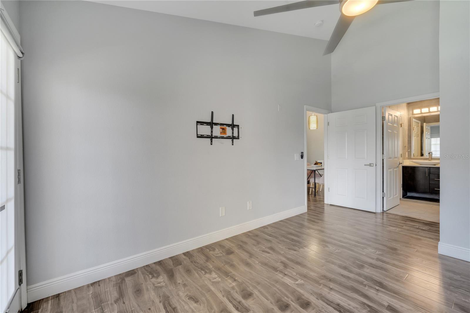 Image 12 of 28 For 6524 Swissco Drive 1028