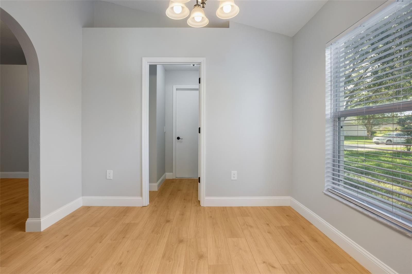 Image 11 of 30 For 988 Vanderbilt Drive