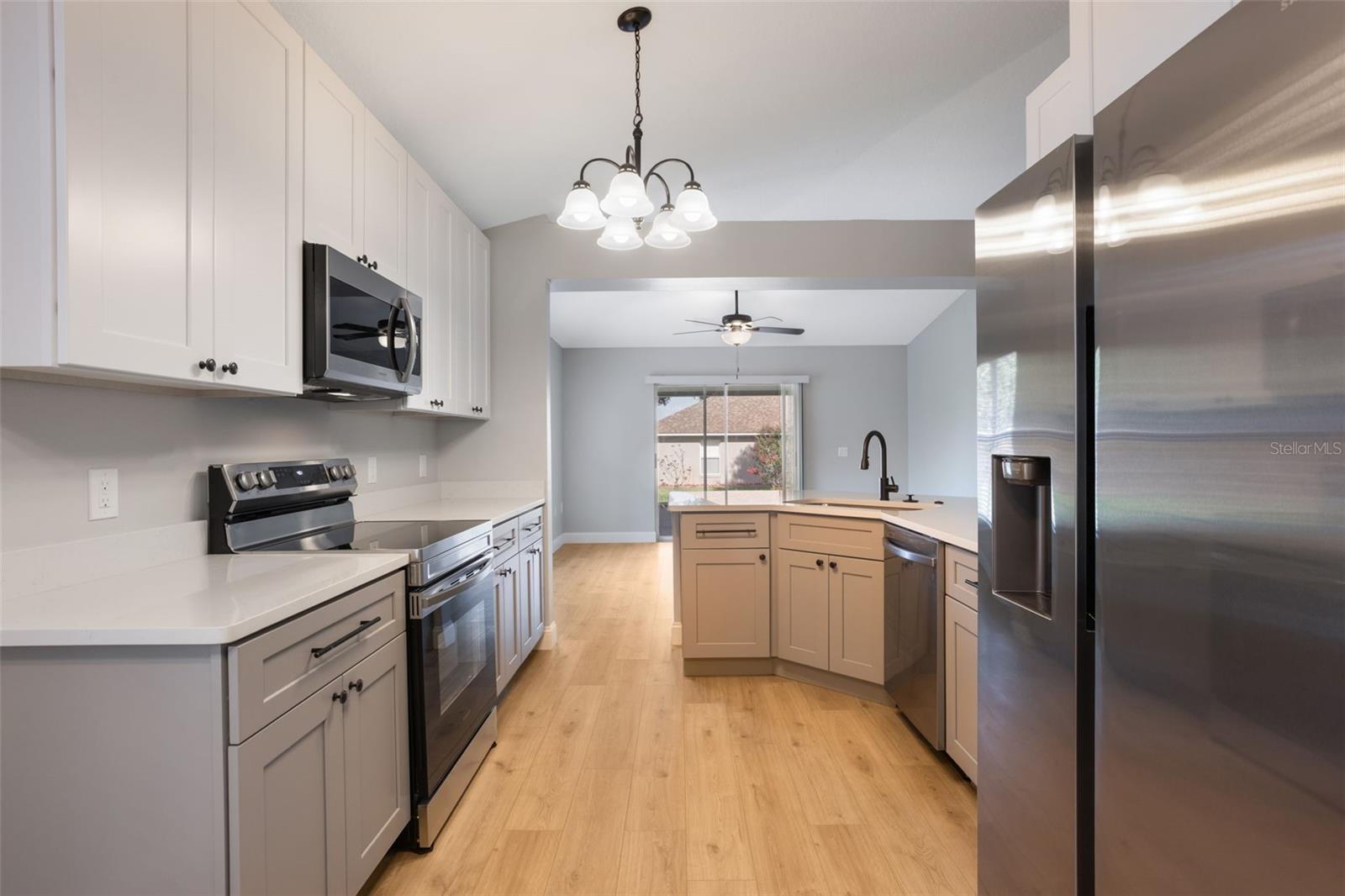 Image 14 of 30 For 988 Vanderbilt Drive