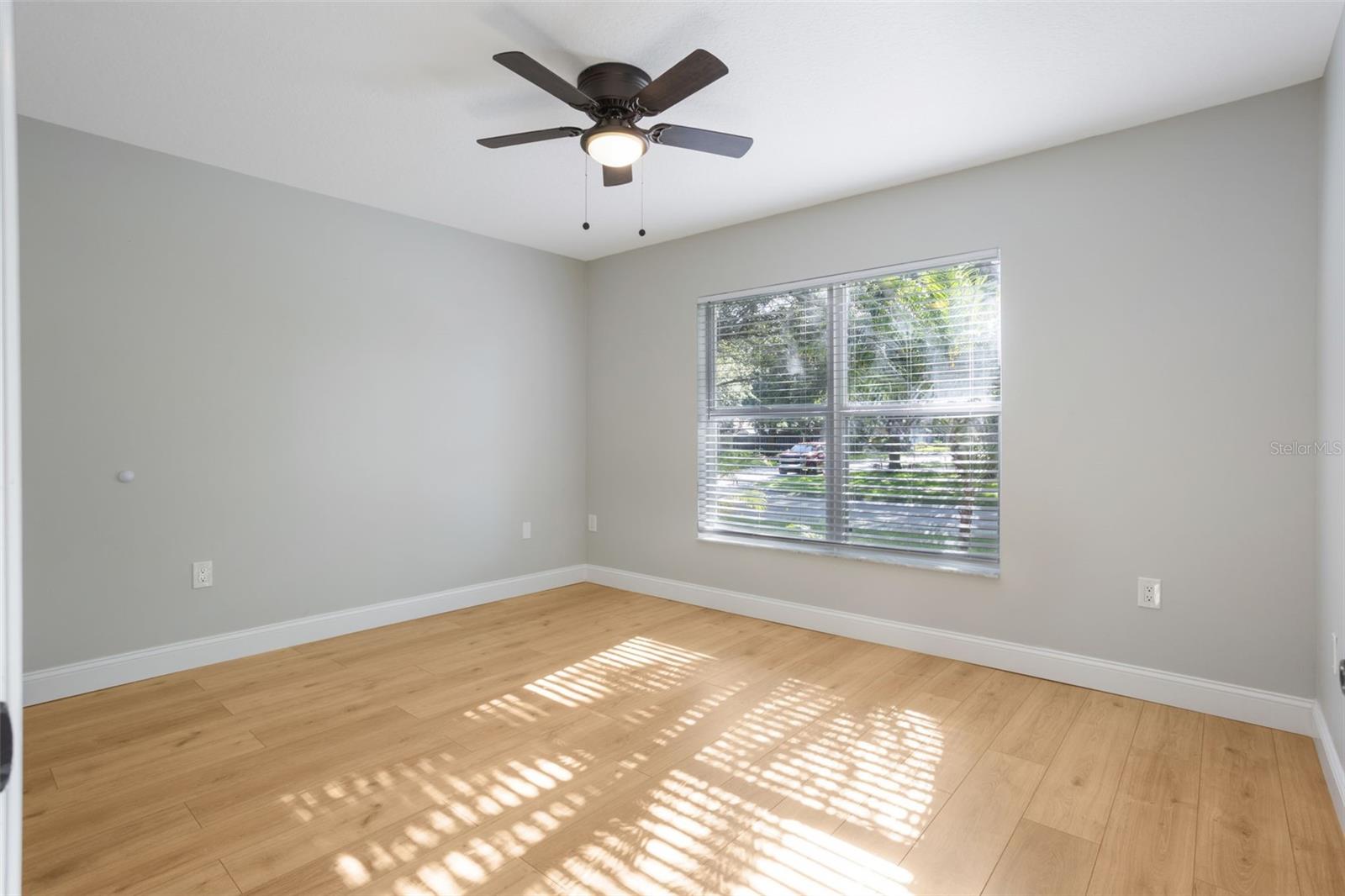 Image 16 of 30 For 988 Vanderbilt Drive