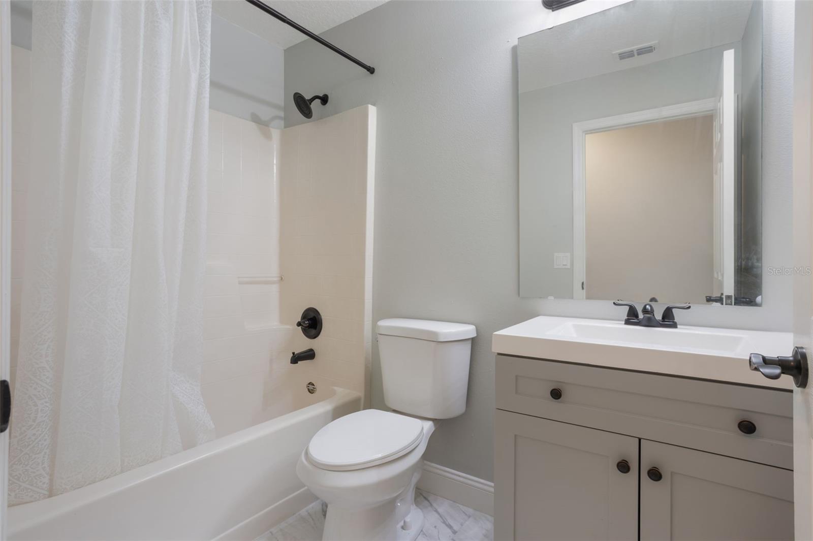 Image 17 of 30 For 988 Vanderbilt Drive