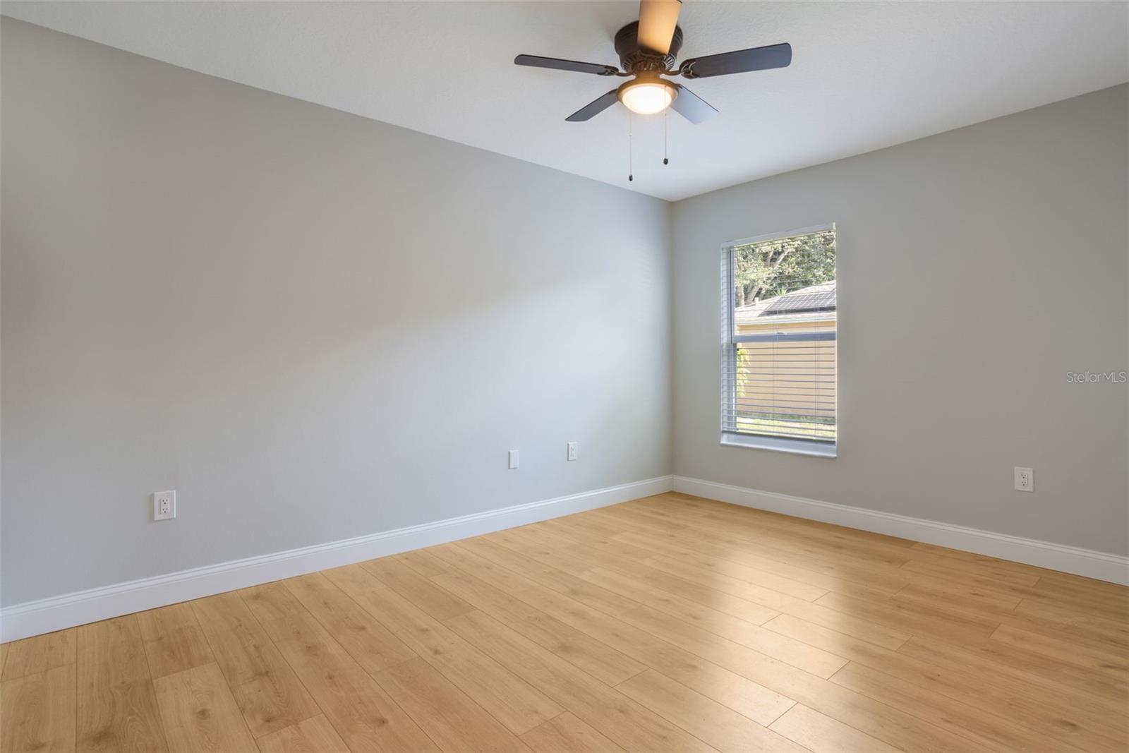 Image 18 of 30 For 988 Vanderbilt Drive
