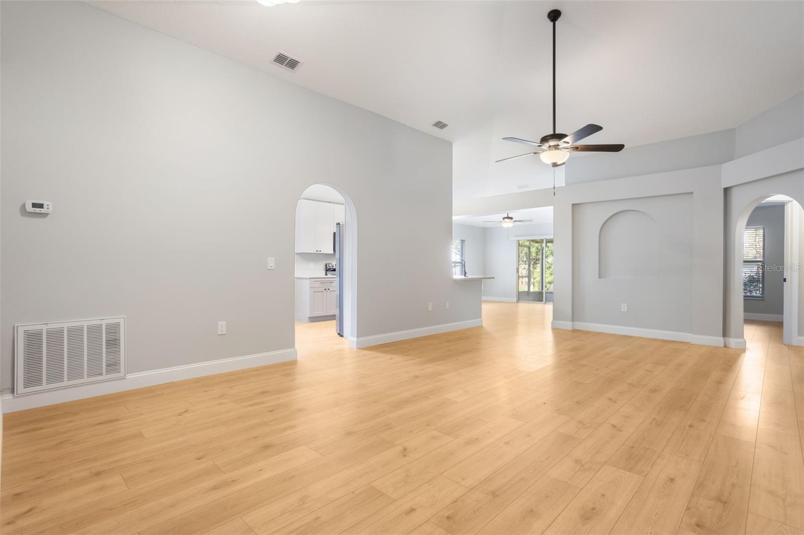 Image 5 of 30 For 988 Vanderbilt Drive