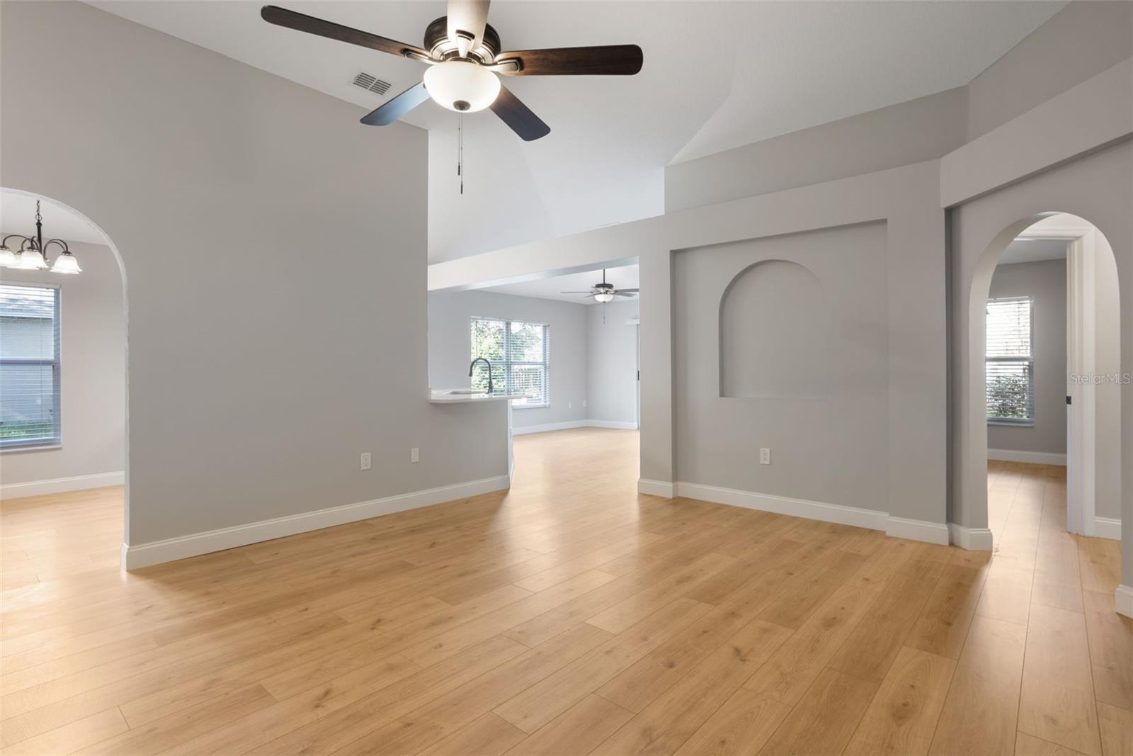 Image 8 of 30 For 988 Vanderbilt Drive