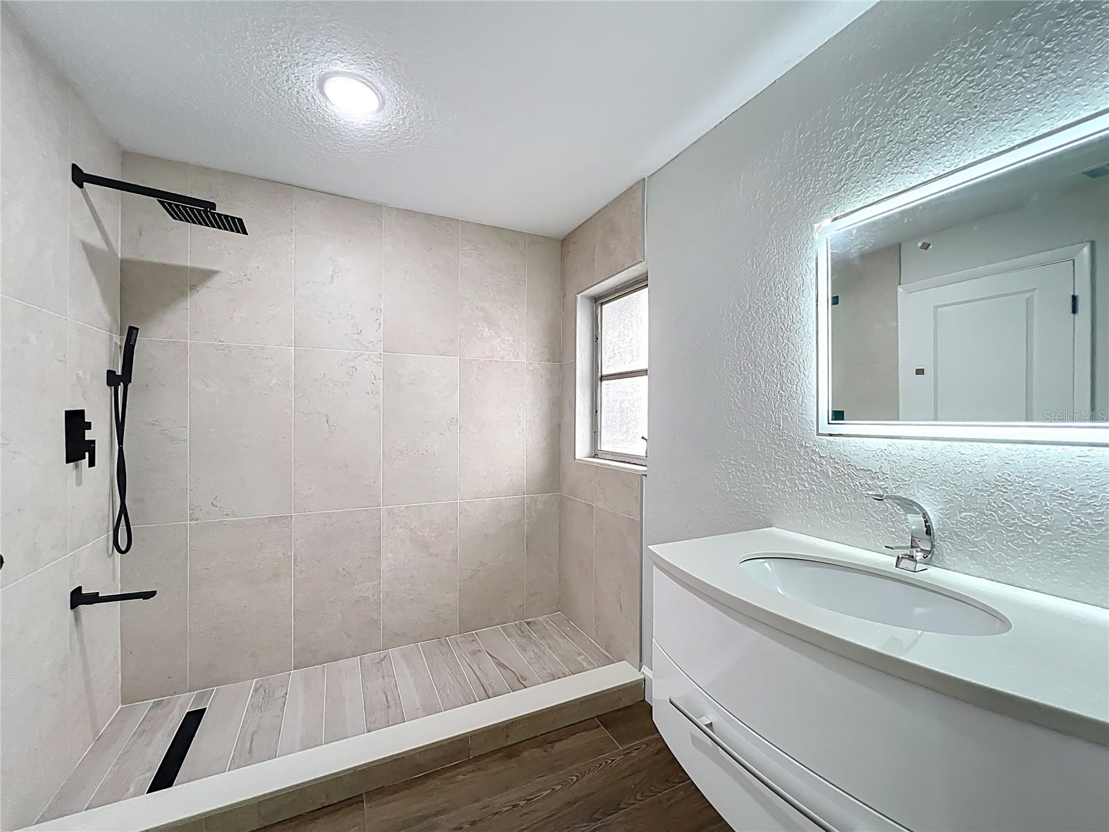 Image 5 of 64 For 209 Whippoorwill Drive