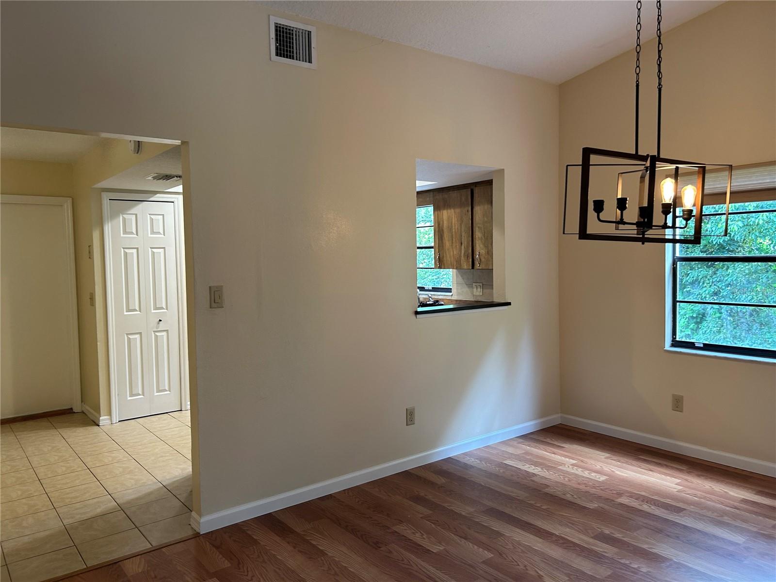 Image 10 of 25 For 1524 Southwind Court