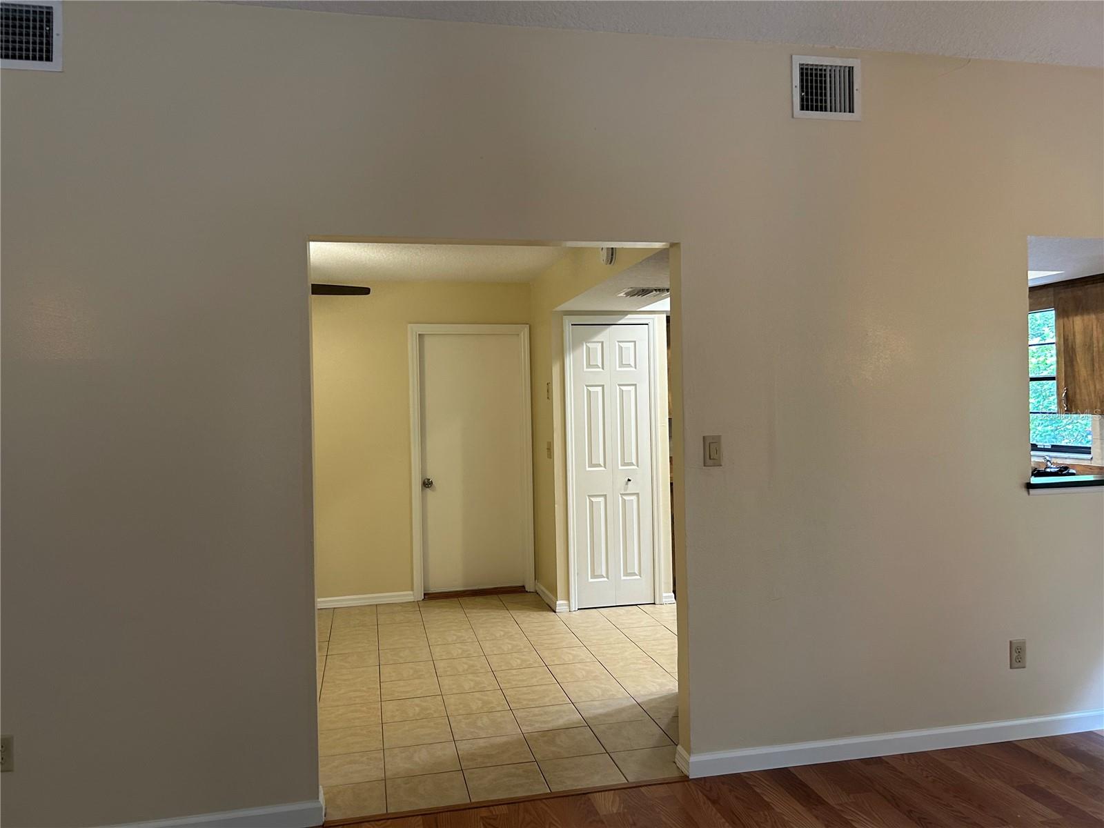Image 11 of 25 For 1524 Southwind Court