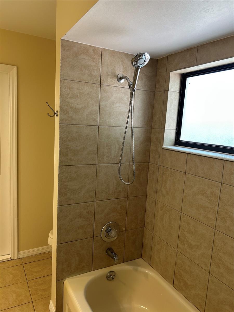 Image 17 of 25 For 1524 Southwind Court