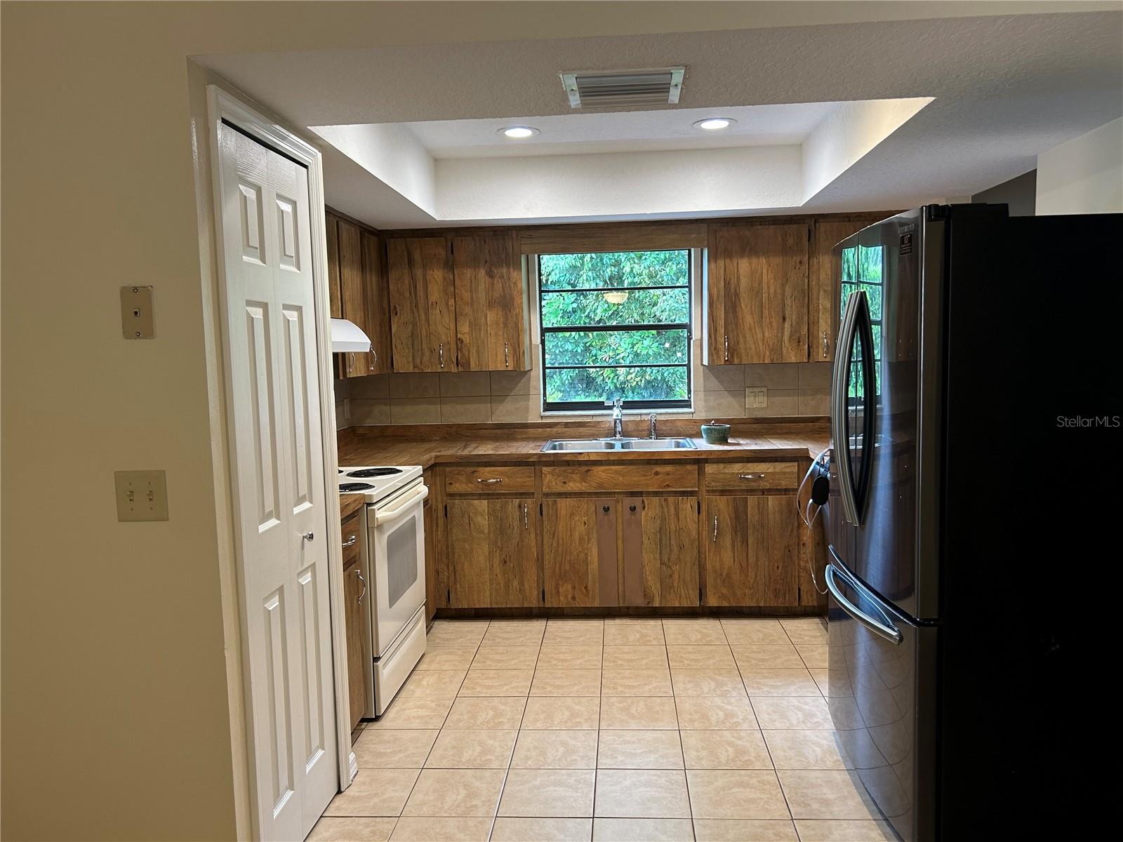 Image 4 of 25 For 1524 Southwind Court