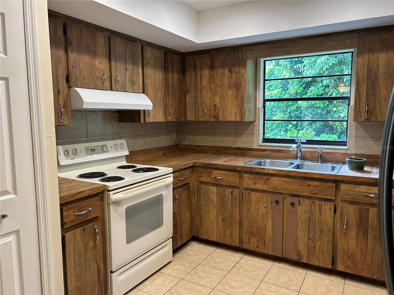 Image 5 of 25 For 1524 Southwind Court