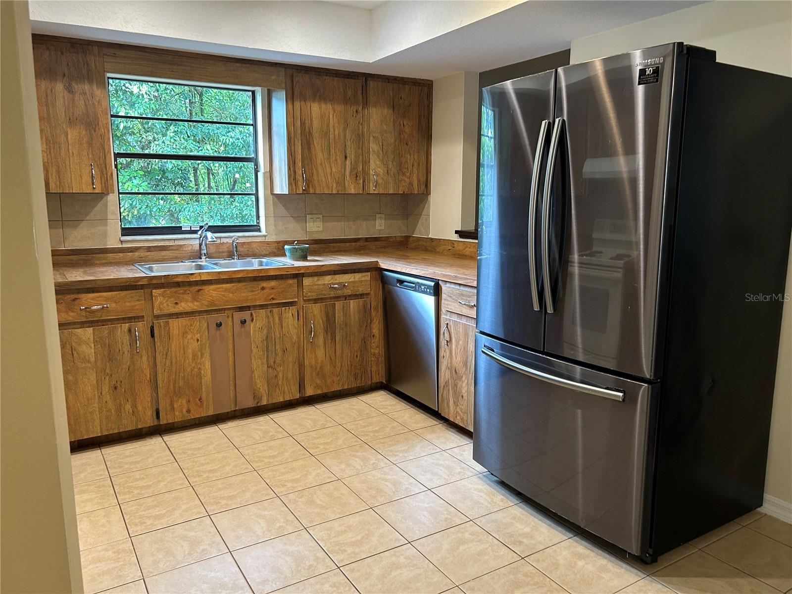 Image 6 of 25 For 1524 Southwind Court
