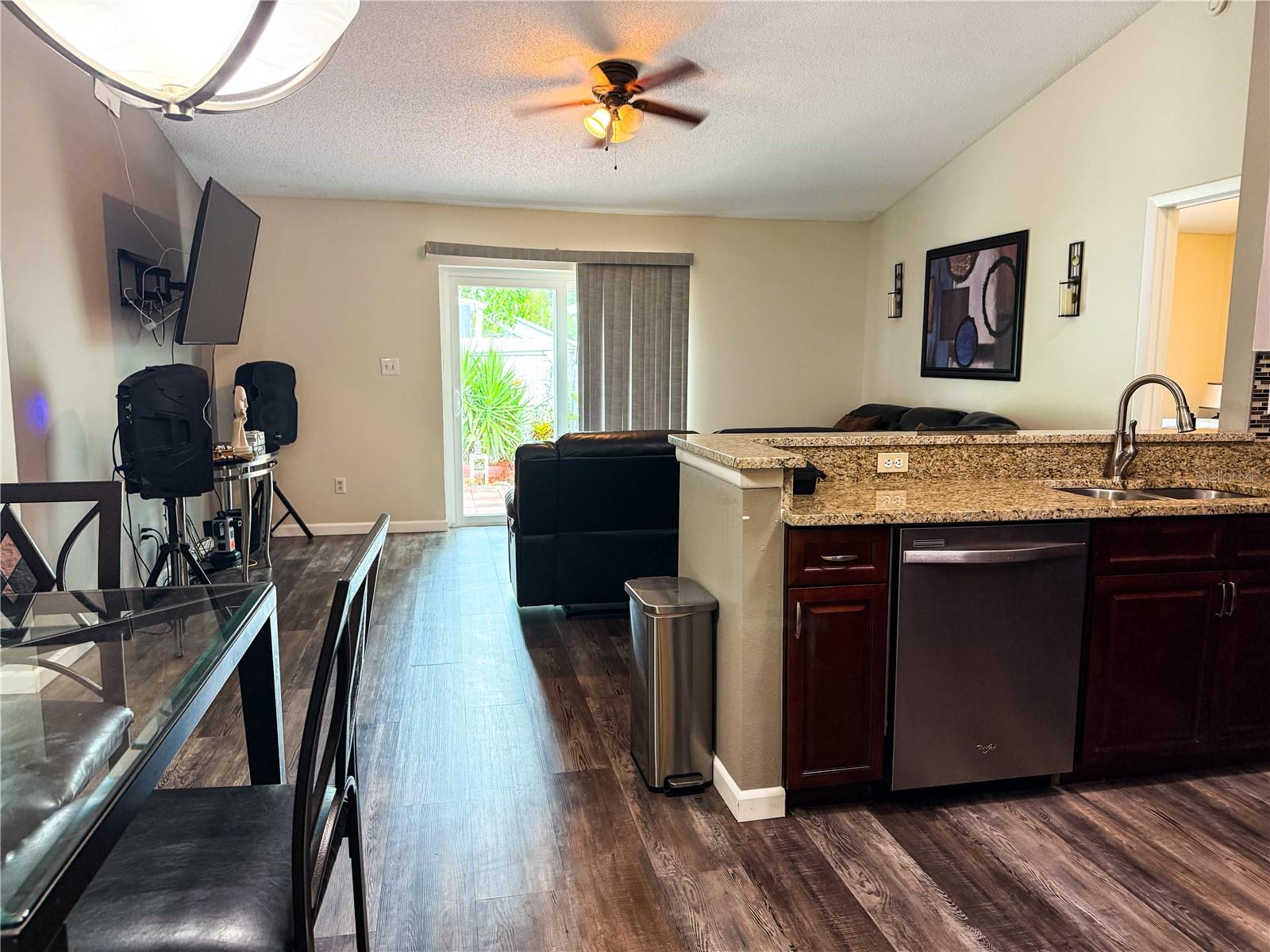 Image 5 of 23 For 1001 Clovercrest Road