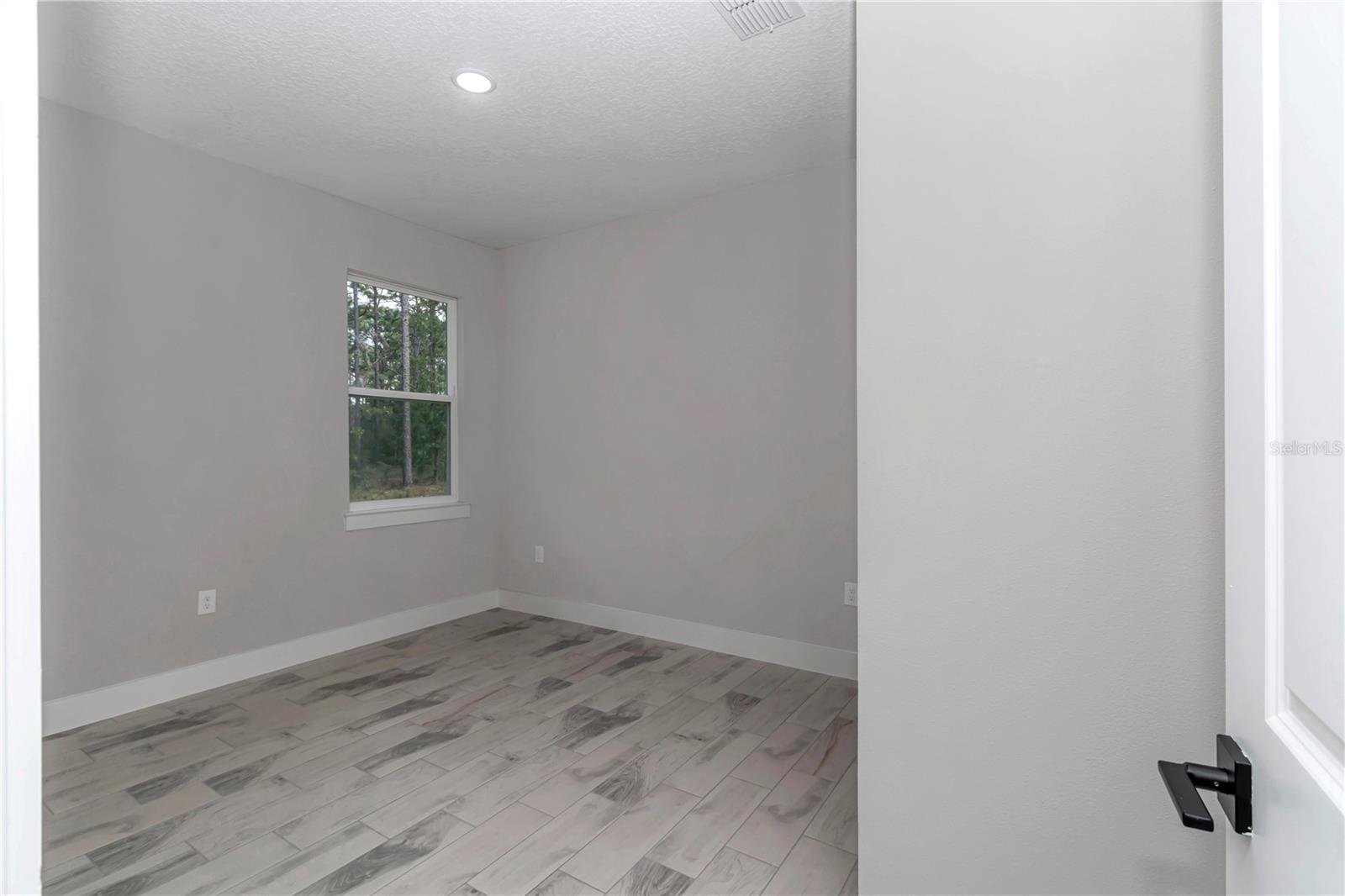 Image 10 of 51 For 20291 Marine Boulevard