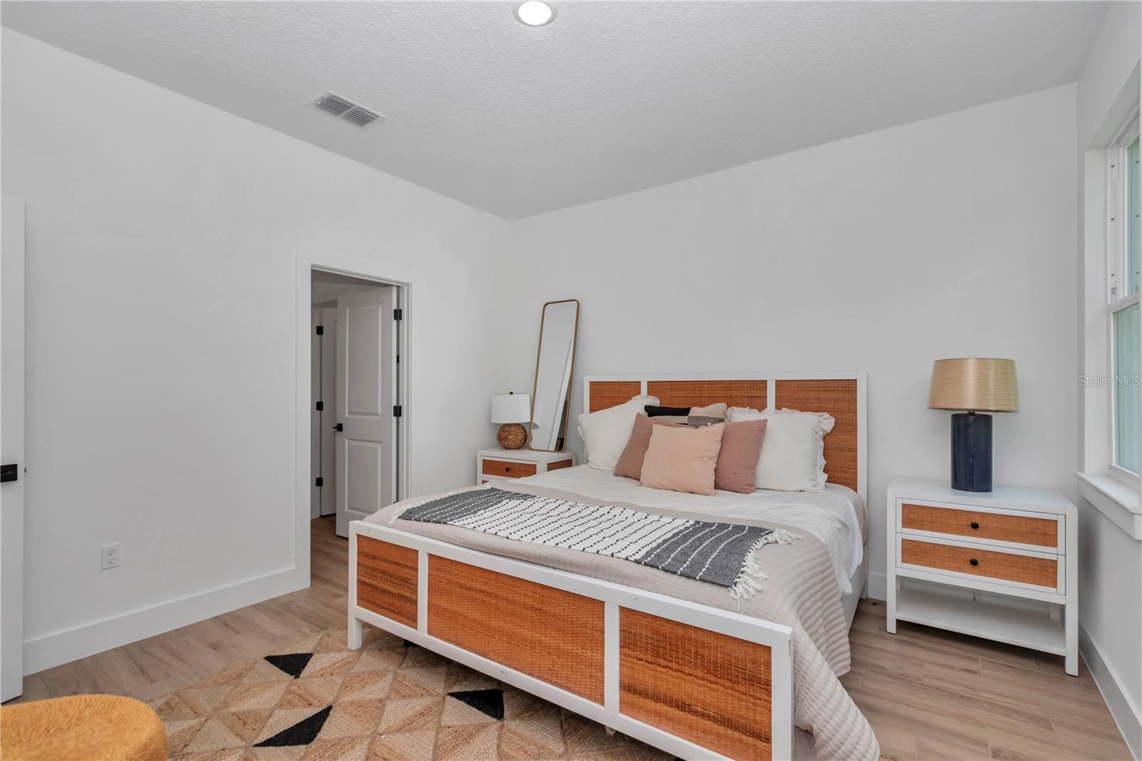 Image 44 of 51 For 20291 Marine Boulevard