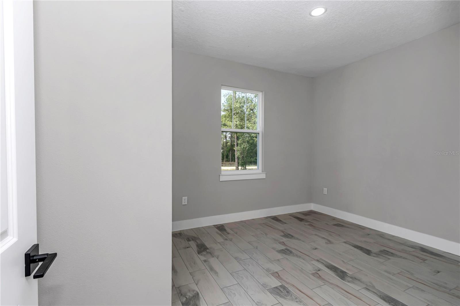 Image 8 of 51 For 20291 Marine Boulevard