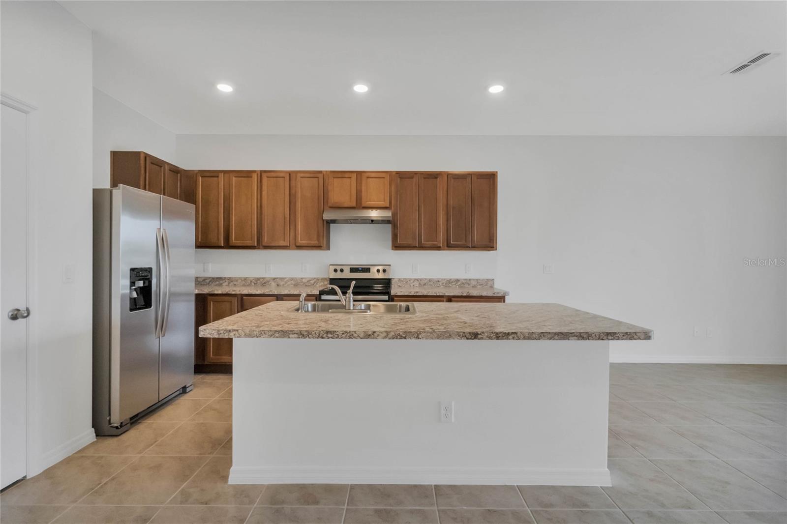 Image 4 of 23 For 1117 Blue Jay Drive