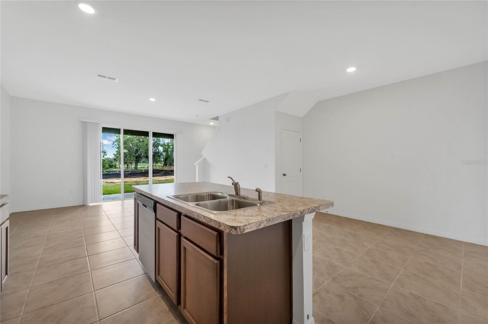 Image 6 of 23 For 1117 Blue Jay Drive