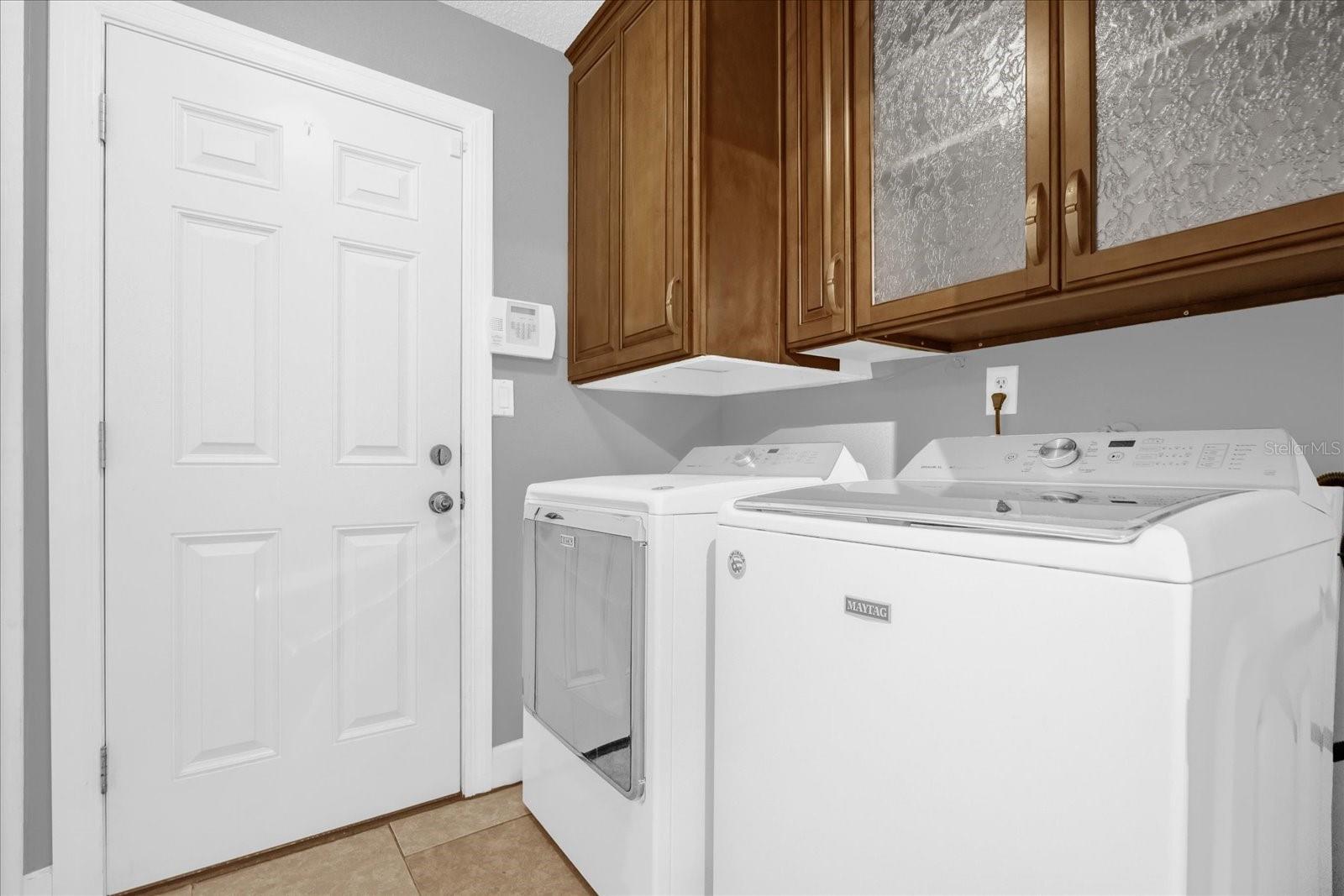 Image 10 of 26 For 1009 Grove St Unit #90