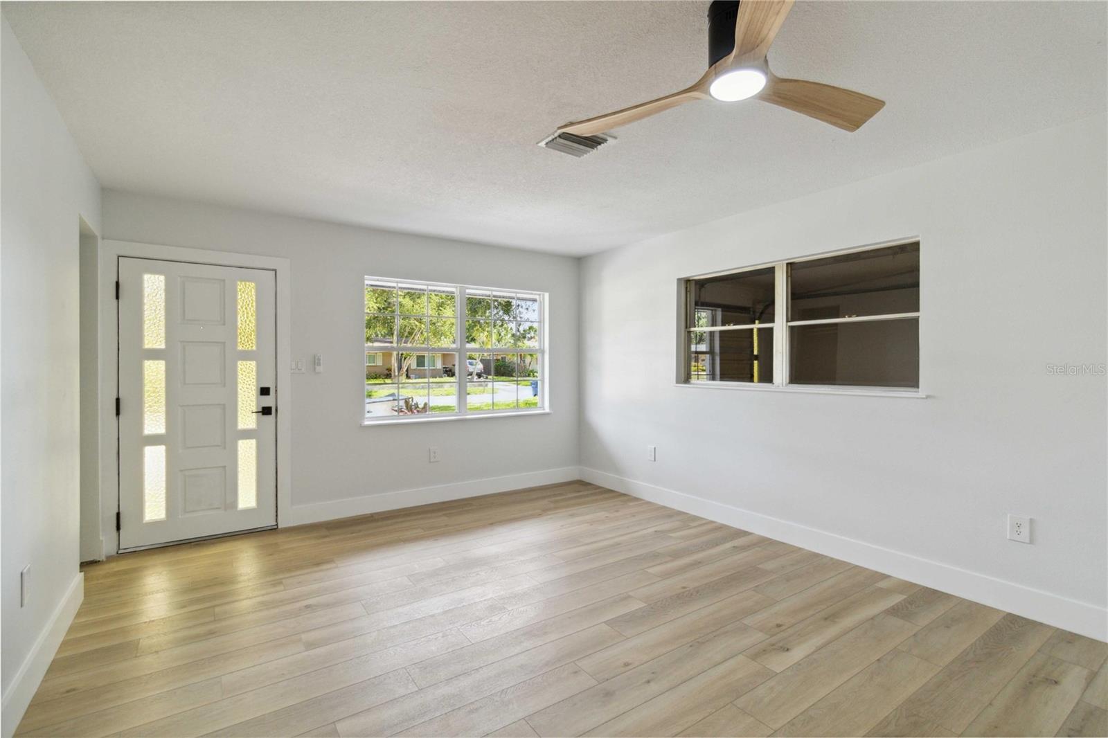Image 3 of 27 For 4970 Brookmeade Drive