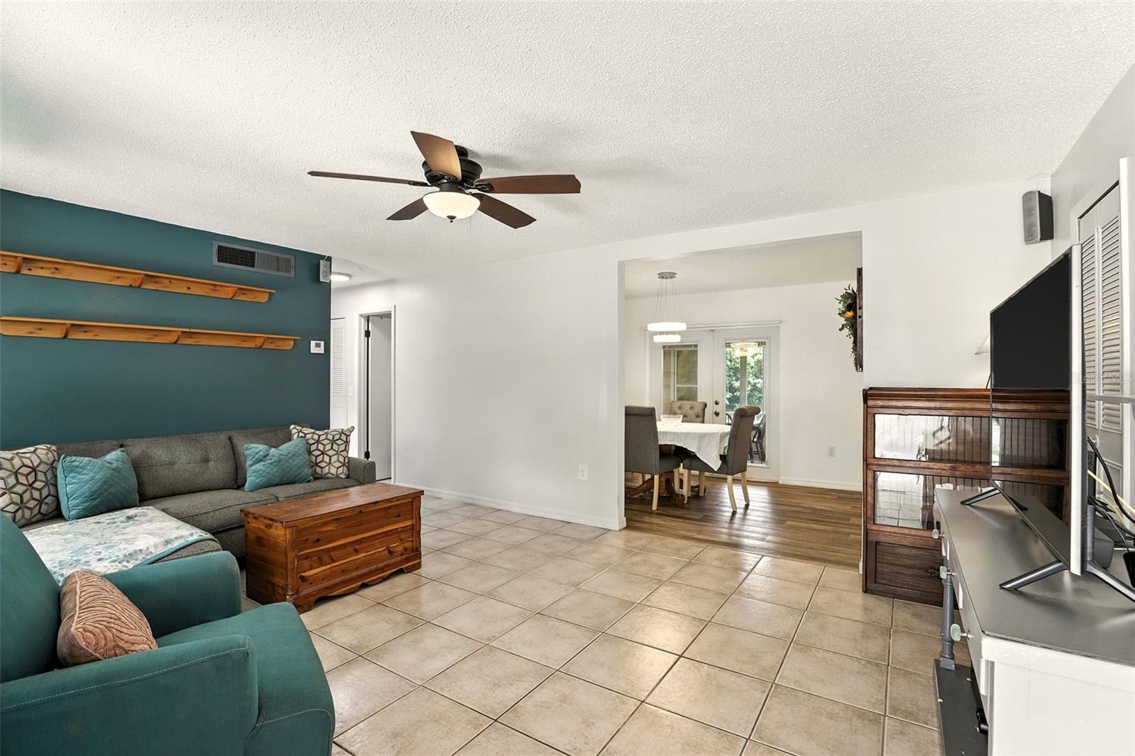 Image 4 of 28 For 3233 Calumet Drive