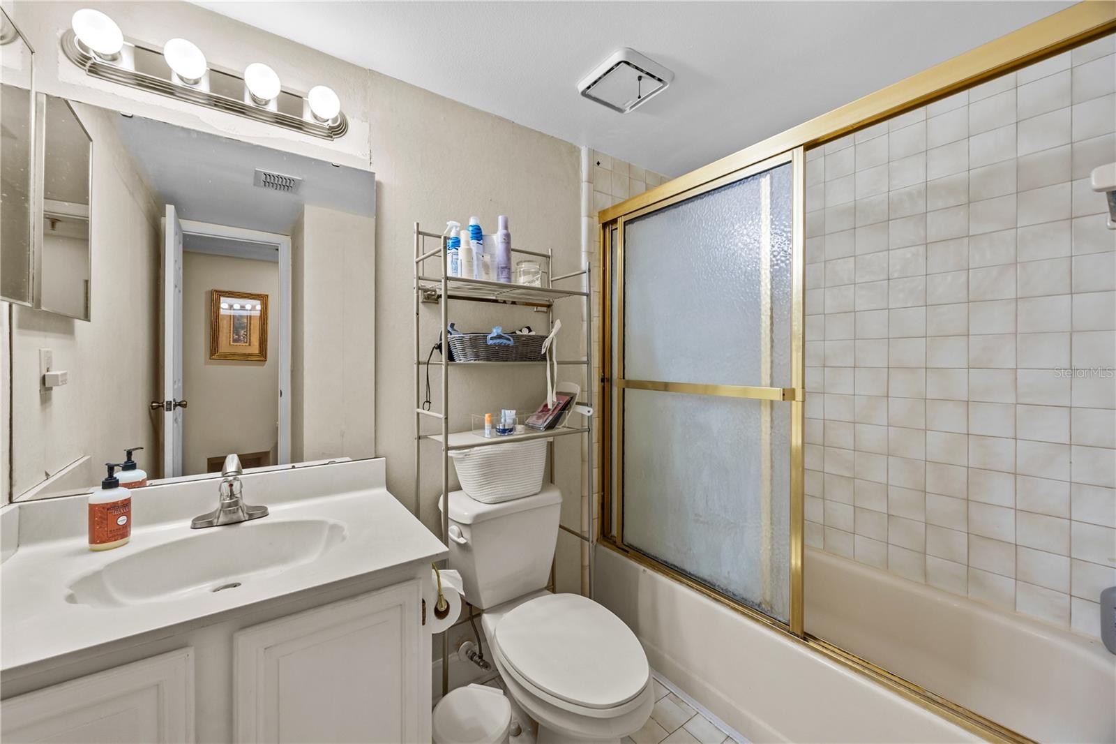 Image 25 of 39 For 1166 Carmel Circle 110